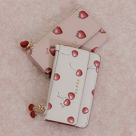 【Cherry＆Strawberry】チャーム付きフラップフラグメントケース（品番：FW37245）<