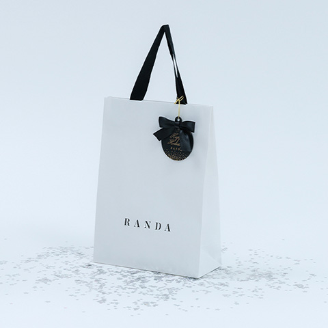 RANDA店舗でプロパー商品をお買い上げいただいたお客様全員に、「ホリデーシーズン限定ショッパータグ」をプレゼント